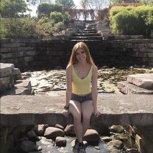 Meet your Posher, Elizabeth